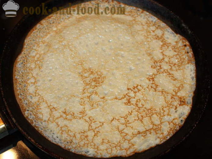 Almond Crêpes mit Löchern - wie Pfannkuchen dünn mit Löchern zu backen, einen Schritt für Schritt Rezept Fotos