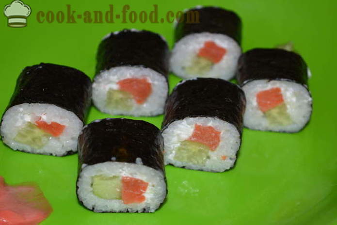Sushi-Rollen mit rotem Fisch, Käse und Gurke - wie Rollen zu Hause zu machen, Schritt für Schritt Rezept Fotos