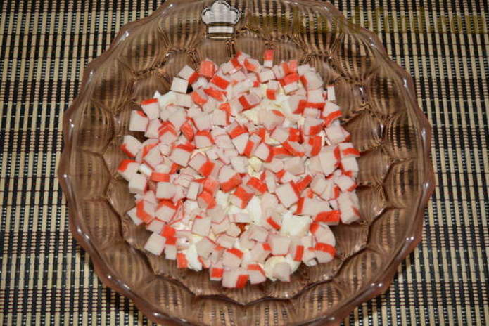 Salat mit Krabben-Sticks, Tomaten, Käse und Eiern - wie man einen köstlichen Salat aus Krabben-Sticks, um zu kochen, einen Schritt für Schritt Rezept Fotos