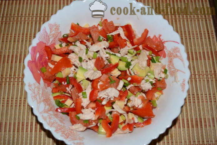 Ein köstlicher Salat mit Avocado und Hühnerbrust - wie einen Salat mit Avocado und Huhn, mit einem Schritt für Schritt Rezept Fotos vorzubereiten