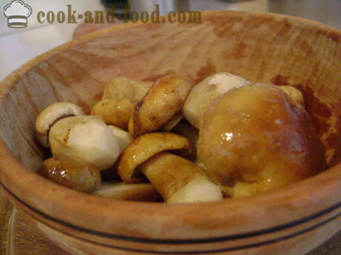 Köstliche Pilzsuppe aus den gefrorenen weißen Pilzen - wie Suppe aus den gefrorenen weißen Pilzen zu kochen, einen Schritt für Schritt Rezept Fotos