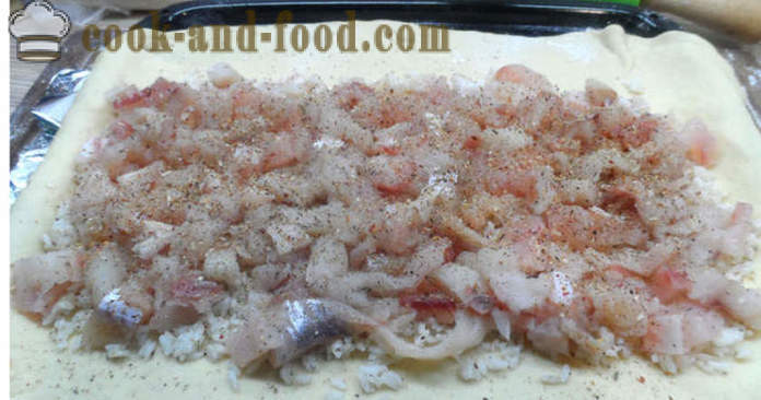 Hefekuchen mit Fisch und Reis und frischem Fisch - wie eine Torte mit Fisch im Ofen zu kochen, mit einem Schritt für Schritt Rezept Fotos