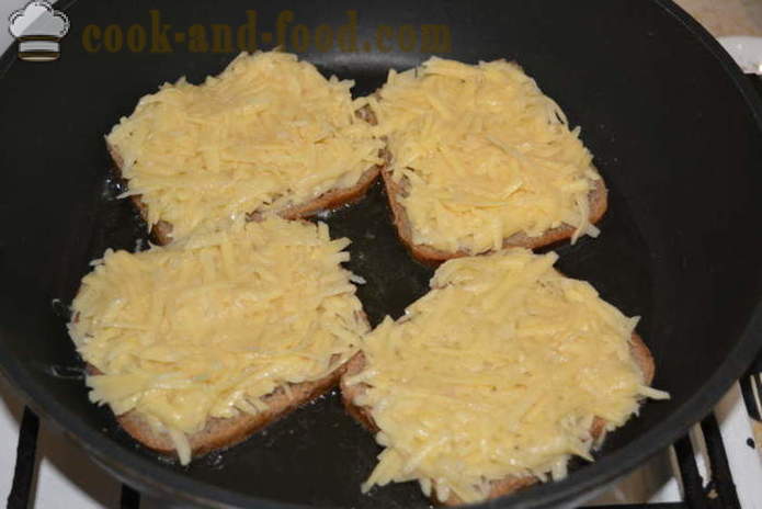Hot Sandwiches mit geriebenen rohen Kartoffeln - wie warme Sandwiches in der Pfanne zu machen, Schritt für Schritt Rezept Fotos