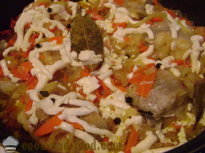 Ein leckeres Rezept brotoly gedünstet mit Zwiebeln und Gemüse - brotola Fisch unter Mayonnaise, einen Schritt für Schritt Rezept Fotos Kochen