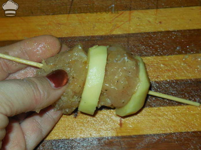 Kartoffeln mit Hackfleisch in dem Ofen am Spieß gebacken - wie Kartoffeln backen mit Hackfleisch in dem Ofen, mit einem Schritt für Schritt Rezept Fotos
