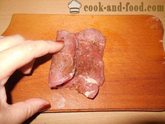 Fleischrouladen in dem Ofen gestopft - wie Rouladen am Spieß zu kochen, einen Schritt für Schritt Rezept Fotos