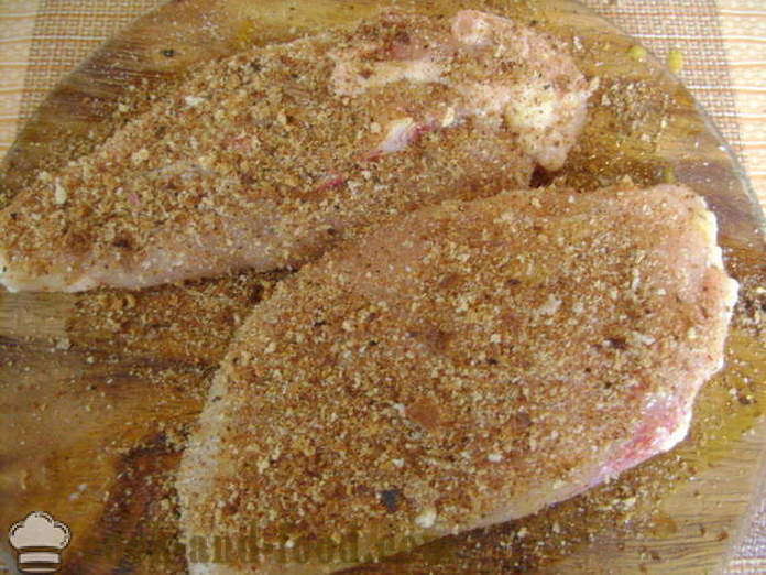 Hähnchenbrust mit Mantel von Omelett in einer Pfanne - wie die Hähnchenbrust unter einem Pelzmantel kochen für Abendessen, mit einem Schritt für Schritt Rezept Fotos