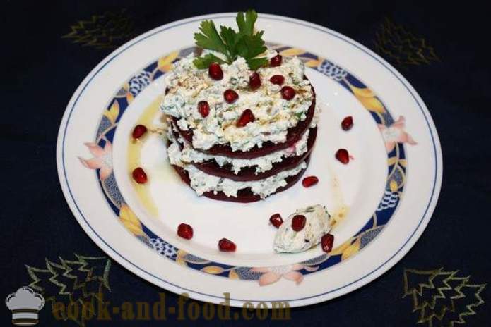 Layered Salat aus roten Rüben mit Ziegenkäse und Knoblauch - wie ein Salat aus Rüben Schichten zu machen, einen Schritt für Schritt Rezept Fotos