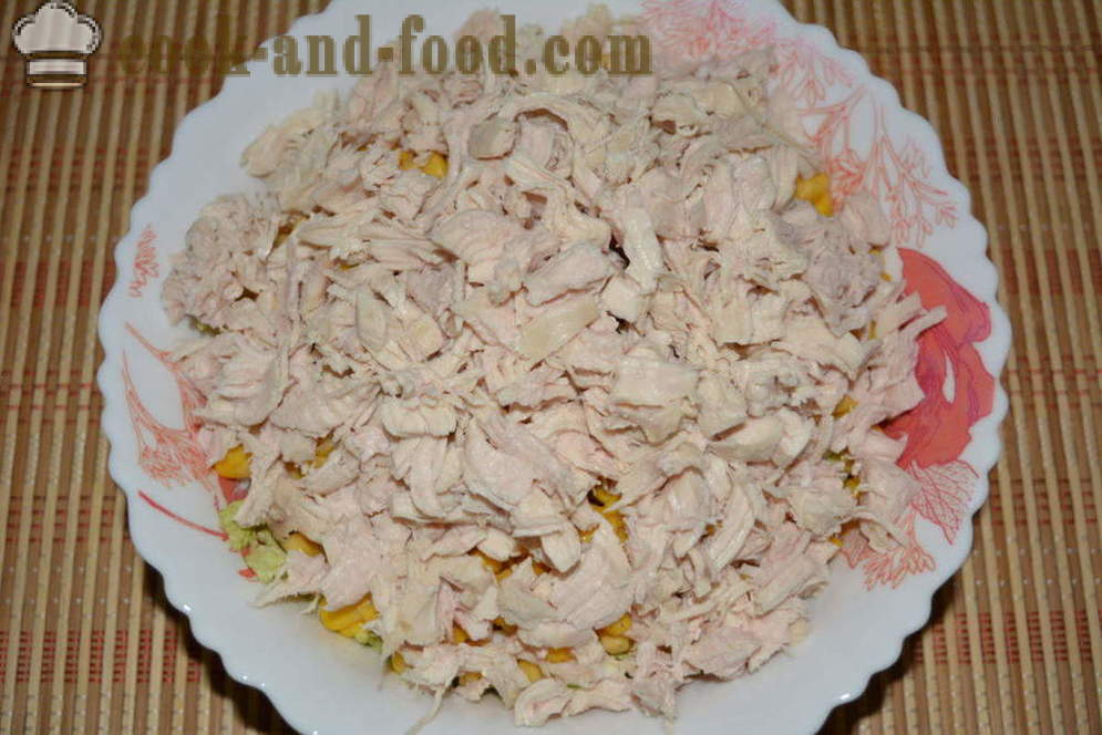 Ein einfacher Salat mit Chinakohl, Huhn und Mai - wie einen Salat aus Chinakohl mit Hühnerbrust vorzubereiten, Schritt für Schritt Rezept Fotos