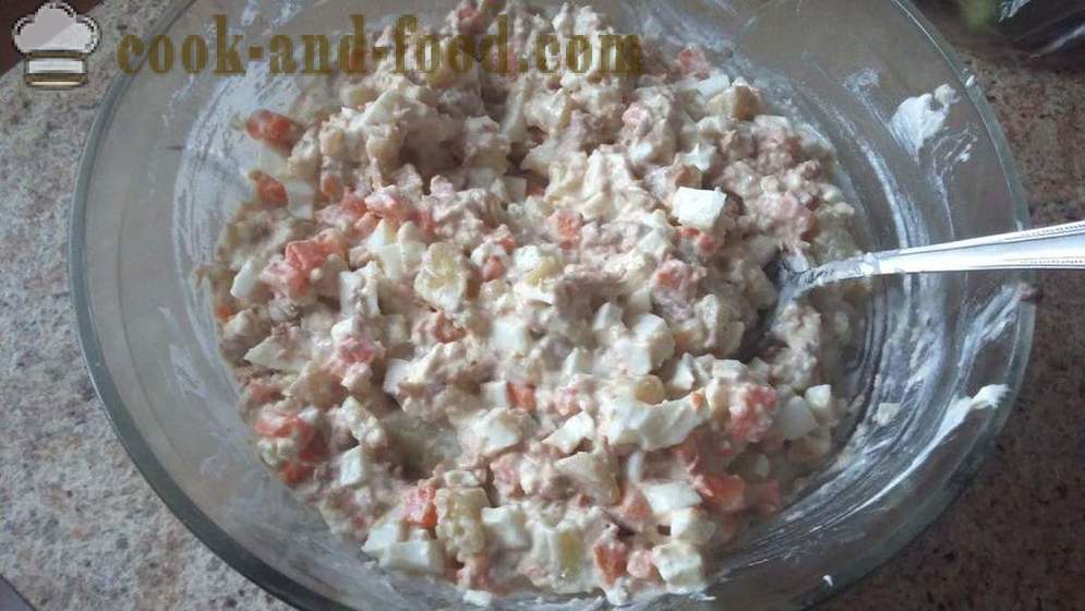 Salat von Thunfisch mit Ei und Kartoffeln - wie einen Salat von Thunfisch in Dosen herzustellen, Schritt für Schritt Rezept Fotos