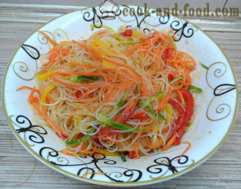 Ein köstlicher Salat mit Funchoza und Gemüse - wie ein Salat Funchoza zu Hause, Schritt für Schritt Rezept Fotos vorzubereiten