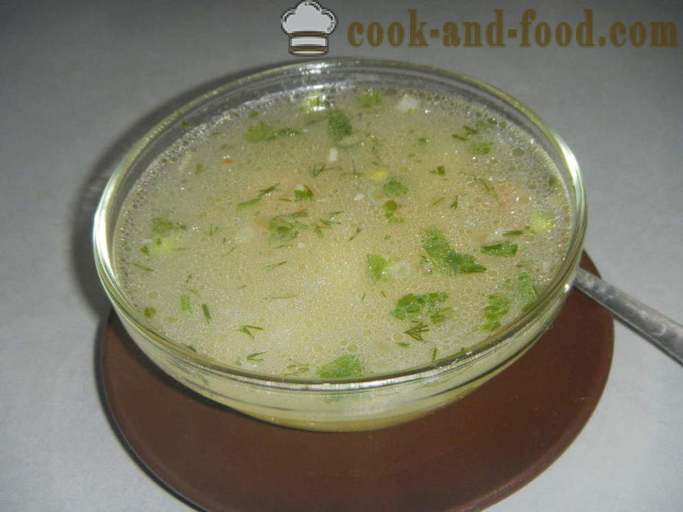 Hühnersuppe mit grünen Erbsen - wie Suppe kocht mit grünen Erbsen gefroren oder frisch, mit einem Schritt für Schritt Rezept Fotos
