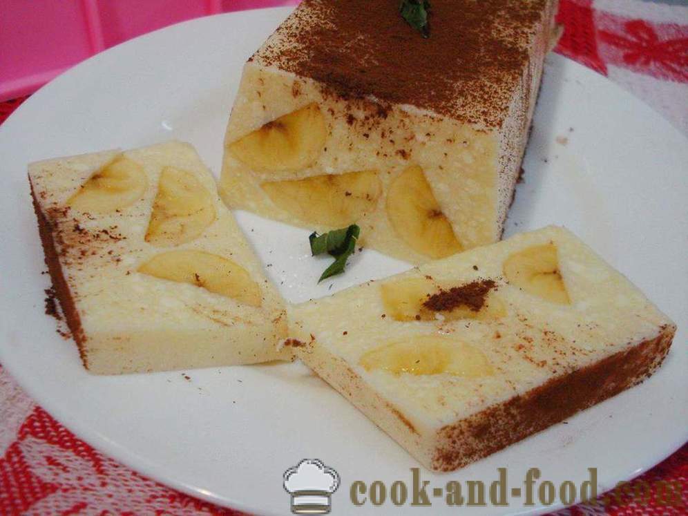 Curd Dessert mit Gelatine und Banane ohne Backen - wie Käsekuchen Dessert kochen mit Gelatine, einen Schritt für Schritt Rezept Fotos