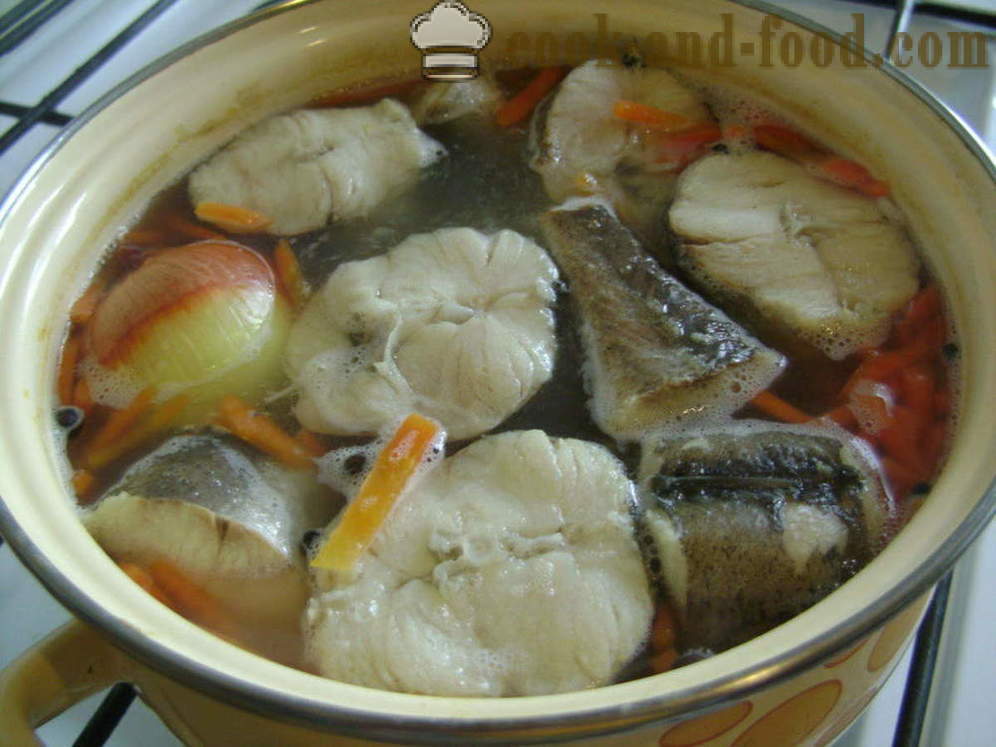 Fastenfischsuppe aus Seehecht mit Reis - wie Fischsuppe mit Heck kochen, einen Schritt für Schritt Rezept Fotos