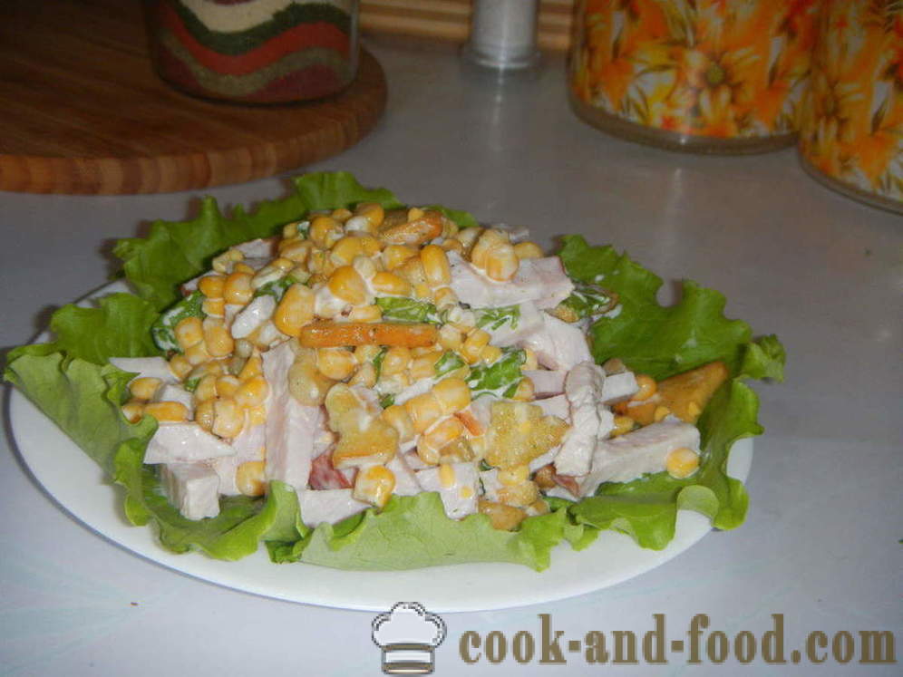 Ein köstlicher Salat mit Croutons und Mais - wie einen Salat mit Croutons und Mais schnell für Schritt Rezept Fotos, Schritt vorzubereiten