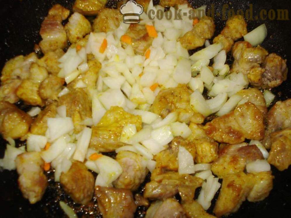 Pilaw in einer Pfanne mit Schweinefleisch - wie in einer Bratpfanne Risotto mit Schweinefleisch kochen, einen Schritt für Schritt Rezept Fotos