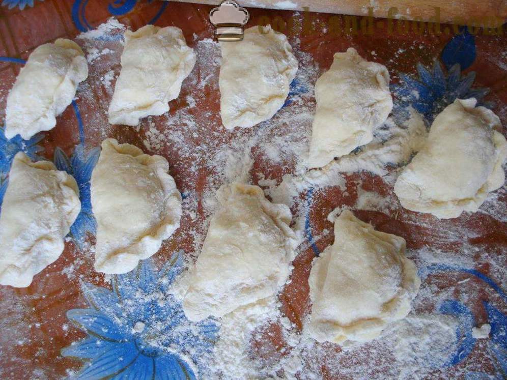 Der Teig für den Knödel mit Kartoffeln auf dem Wasser - wie für den Knödel und Kartoffeln um den Teig zu machen, mit einem Schritt für Schritt Rezept Fotos