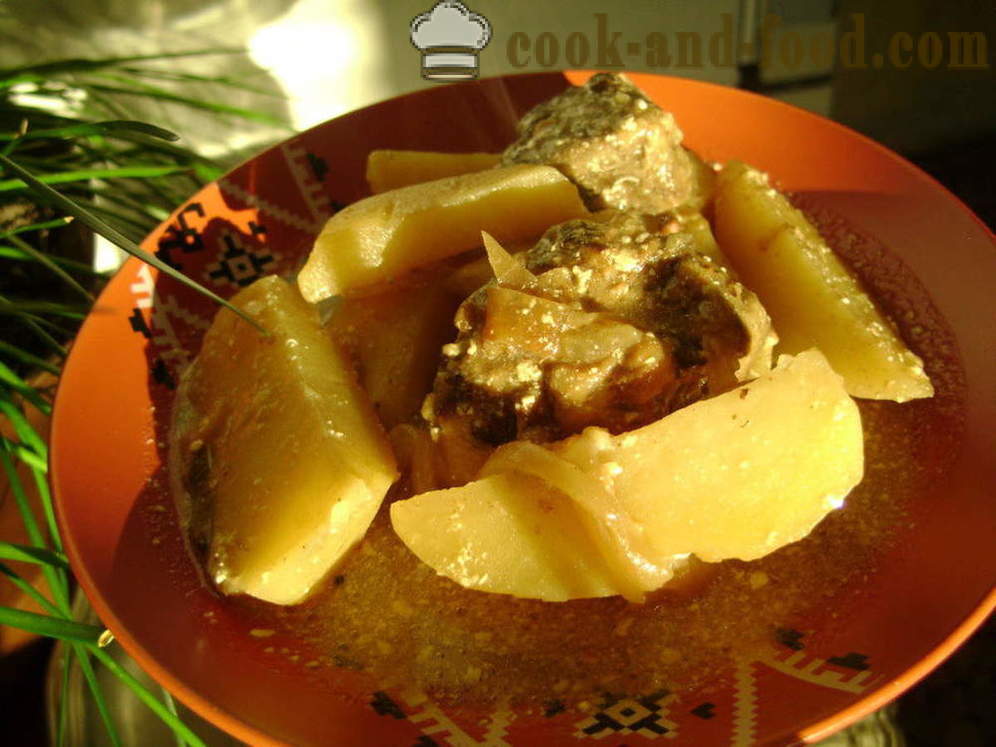Kartoffeleintopf mit Rindfleisch Leber - wie einen Eintopf aus Kartoffeln kochen mit der Leber in einer Pfanne, ein Schritt für Schritt Rezept Fotos