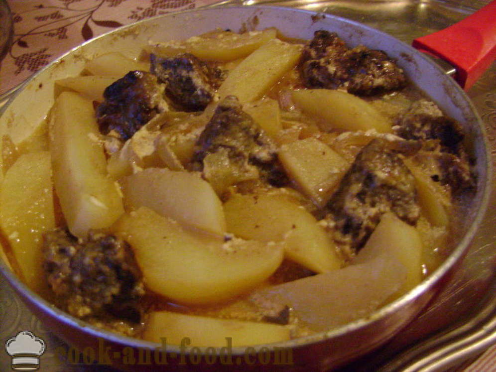 Kartoffeleintopf mit Rindfleisch Leber - wie einen Eintopf aus Kartoffeln kochen mit der Leber in einer Pfanne, ein Schritt für Schritt Rezept Fotos