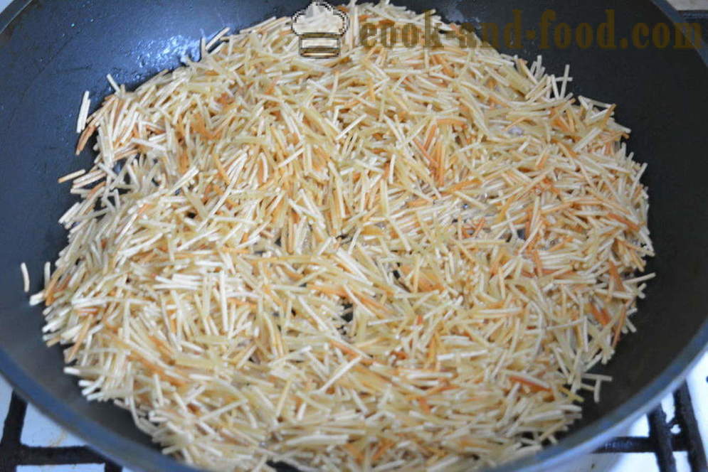 Gebratene Nudeln in einer Pfanne - wie gebratene Nudeln-Spinnweben zu kochen, ohne Ablassen des Wassers, Schritt für Schritt Rezept Fotos