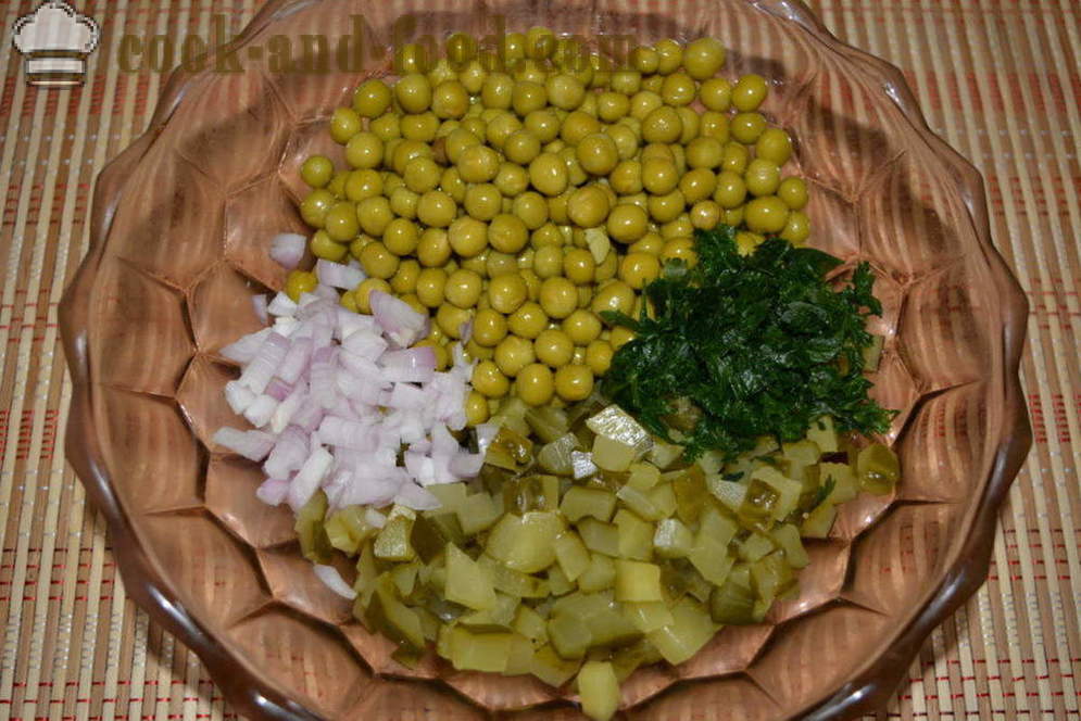 Salat mit Gurken und grünen Erbsen in Eile - wie man einen leckeren Salat von Gewürzgurken kochen und Erbsen, einen Schritt für Schritt Rezept Fotos