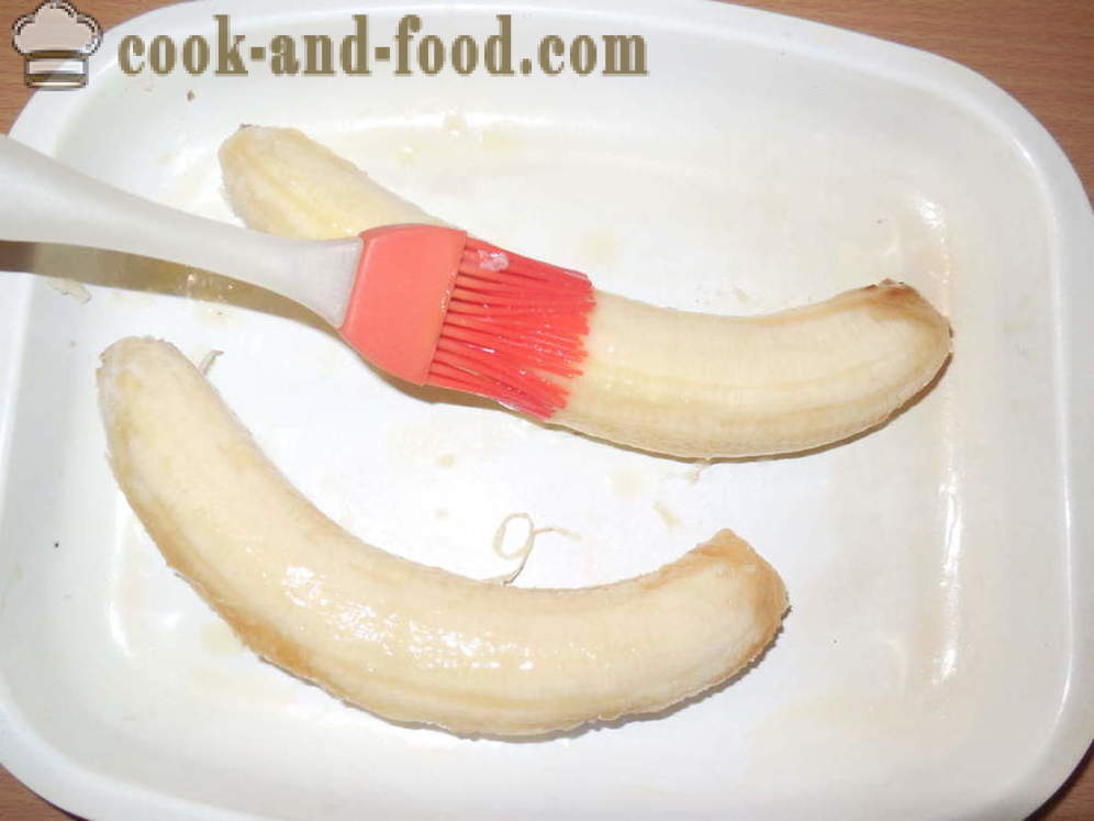 Bananen im Ofen gebacken mit Nüssen und Zucker - wie gebackenen Bananen in dem Ofen zum Nachtisch, Schritt für Schritt Rezept Fotos