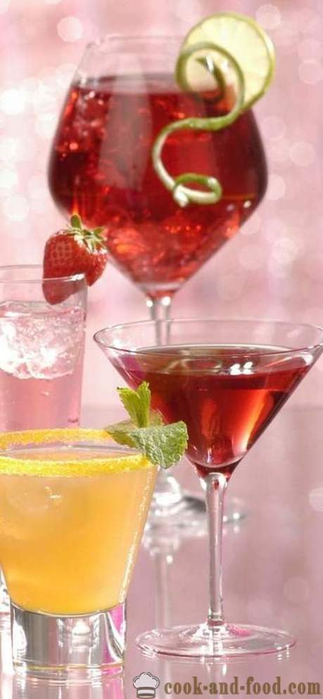 2017 Neujahrs Getränke und festliche Cocktails auf dem Jahr des Hahns - alkoholischen und nicht-alkoholischen