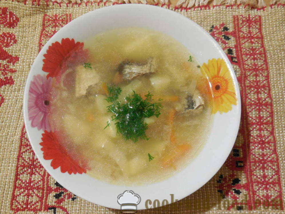 Suppe von Fischkonserven in multivarka - wie Fischsuppe kochen aus der Dose, Schritt für Schritt Rezept Fotos
