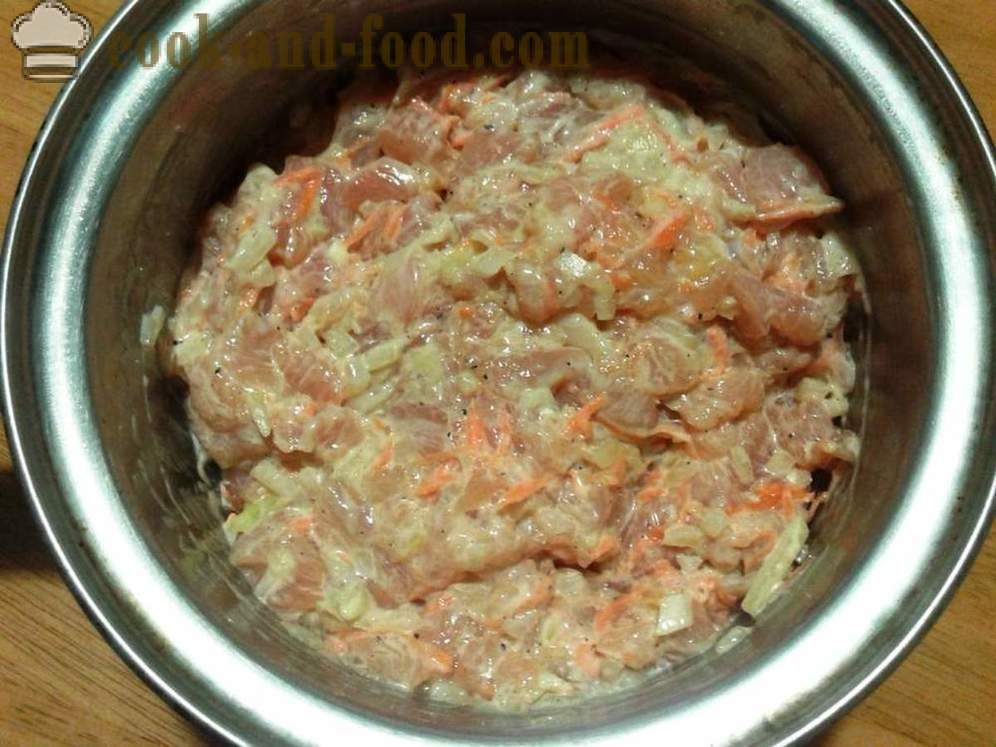 Koteletts von Hähnchenbrust mit saurer Sahne - wie man Hühnerbrust Schnitzel zerhackt Koch, Schritt für Schritt Rezept Fotos