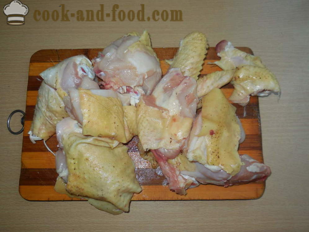Geschmortes Huhn im Topf im Ofen im eigenen Saft - wie Huhn im Topf backen mit Gemüse, einen Schritt für Schritt Rezept Fotos