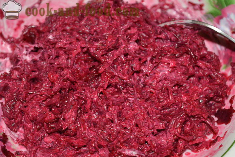 Roter-Bete-Salat mit Knoblauch und Käse - wie Rote-Bete-Salat kocht mit Knoblauch und Käse Rezepte mit einem Foto