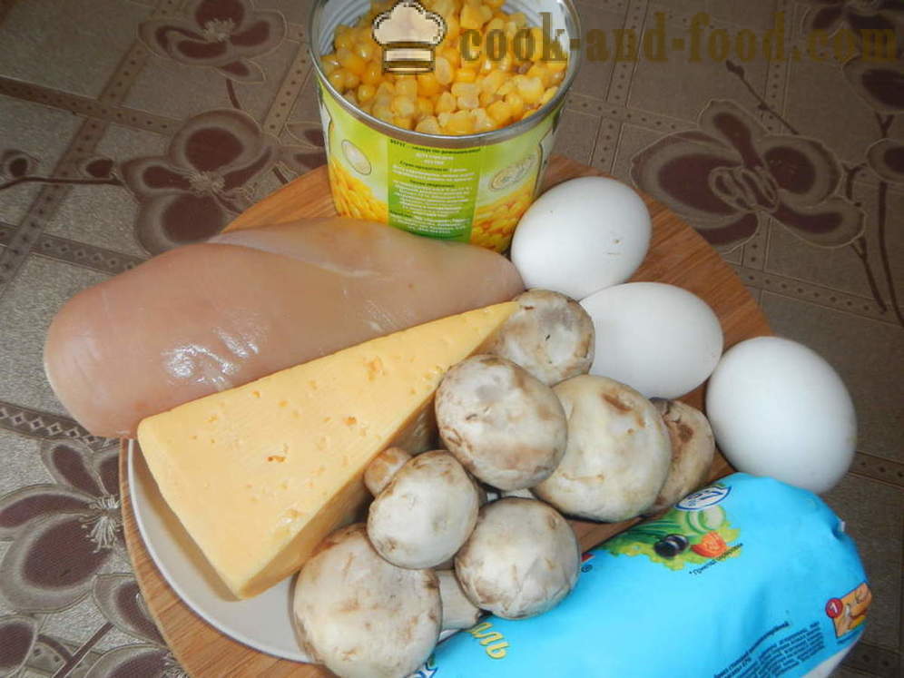 Salat Schichten: Huhn, Pilze, Käse und Eier - wie einen Salat Schicht legen, einen Schritt für Schritt Rezept Fotos