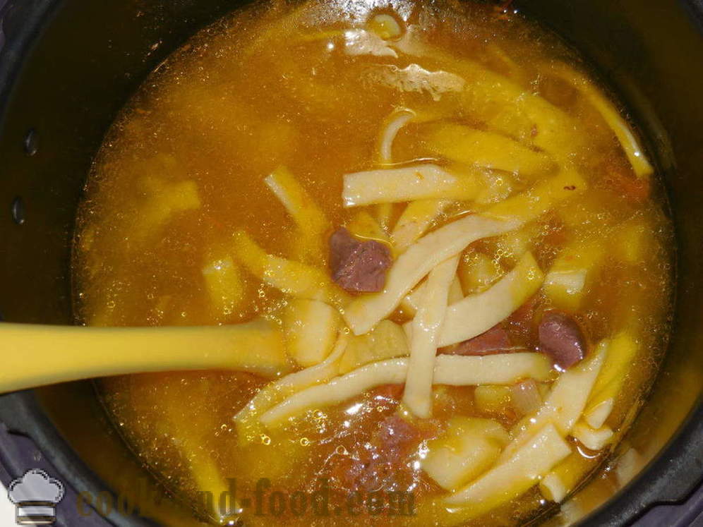 Suppe mit hausgemachten Nudeln und Hühnerherzen - wie Hühnersuppe in multivarka zu kochen, Schritt für Schritt Rezept Fotos