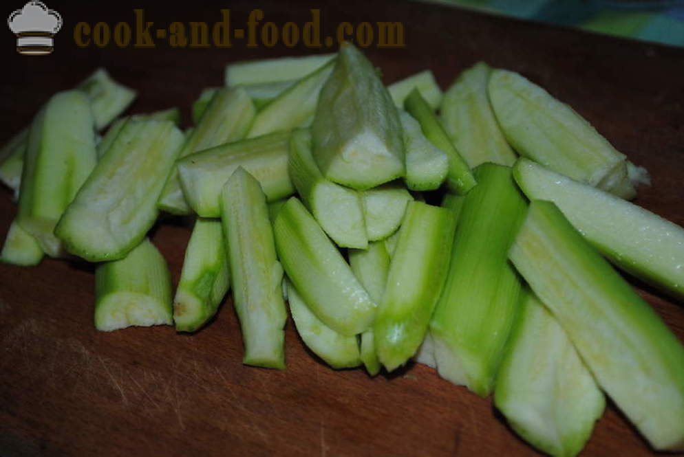 Köstliche Zucchini mit Walnüssen und Knoblauch - wie einen Salat aus Zucchini und Muttern herzustellen, mit einem Schritt für Schritt Rezept Fotos