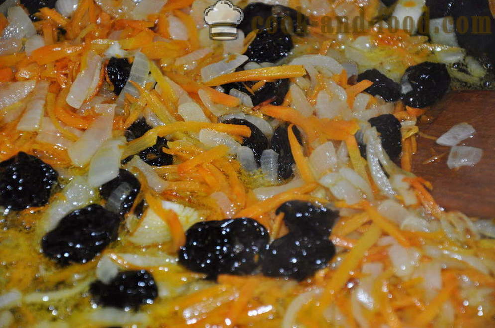 Köstliche gedünstetes Kraut mit Pflaumen in einem Topf - wie mit Pflaumen geschmort Kohl zu kochen, einen Schritt für Schritt Rezept Fotos