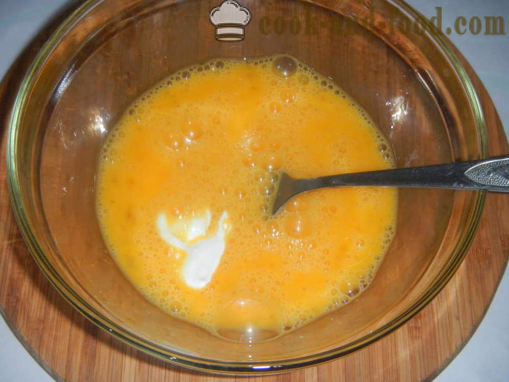 Rührei mit Pilzen und Käse in einer Pfanne - wie mit saurer Sahne Rührei zu kochen, ein Schritt für Schritt Rezept Fotos