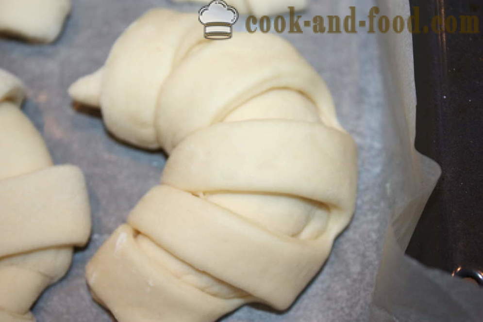 Croissants mit Vanillesoße - wie Croissants zu Hause zu machen, Schritt für Schritt Rezept Fotos