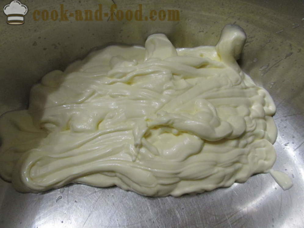 Schnell gelierte Kuchen in der Mayonnaise und Sauerrahm, mit Huhn gefüllte - wie für Mayonnaise und saure Sahne, mit einem Schritt für Schritt Rezept Fotos eine Torte Füllstoff kochen