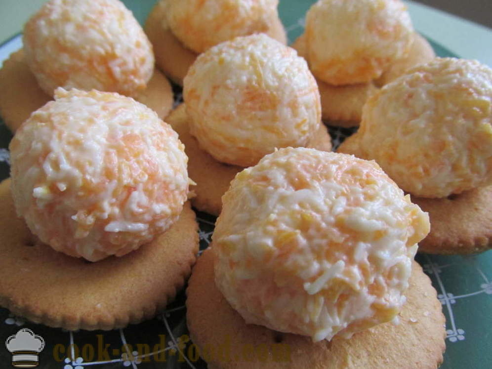 Original Snack auf Cracker: Frischkäse, Knoblauch, Mayonnaise und Karotte - wie Käse Vorspeise zu machen, einen Schritt für Schritt Rezept Fotos