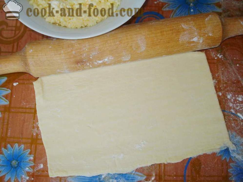 Puffs mit Käse Blätterteig - Schritt für Schritt, wie Blätterteig mit Käse im Ofen, das Rezept mit einem Foto zu machen
