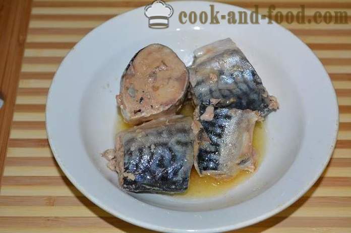 Ein einfaches Rezept für die Füllung der Torte mit Fischkonserven in dem Ofen - wie eine Torte Füllstoff zu kochen, einen Schritt für Schritt Rezept Fotos