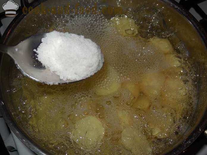 Köstliche neue Kartoffeln in saurer Sahne mit Dill und Knoblauch - wie man eine köstliche neue Kartoffeln zu kochen, ein einfaches Rezept mit einem Foto