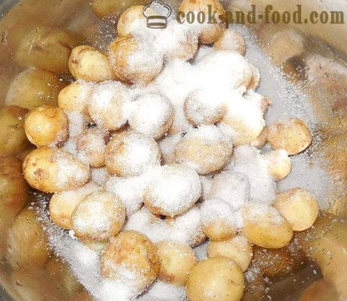 Kleine neue Kartoffeln gebraten ganz in einer Pfanne mit Knoblauch und Dill - wie ein kleines neue Kartoffeln zu reinigen und zu kochen, Rezept mit Foto