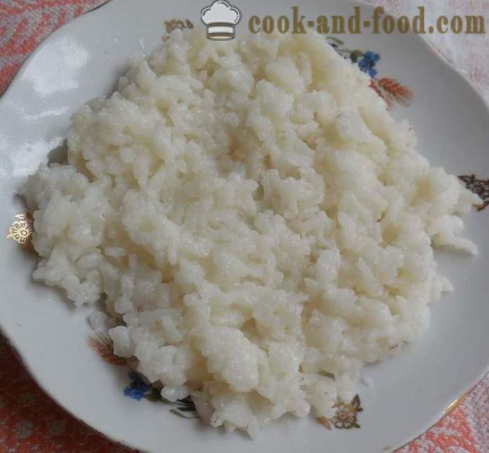 Ein Rezept mit einem Foto - Wie Reisbrei auf dem Wasser auf einer Garnitur kochen
