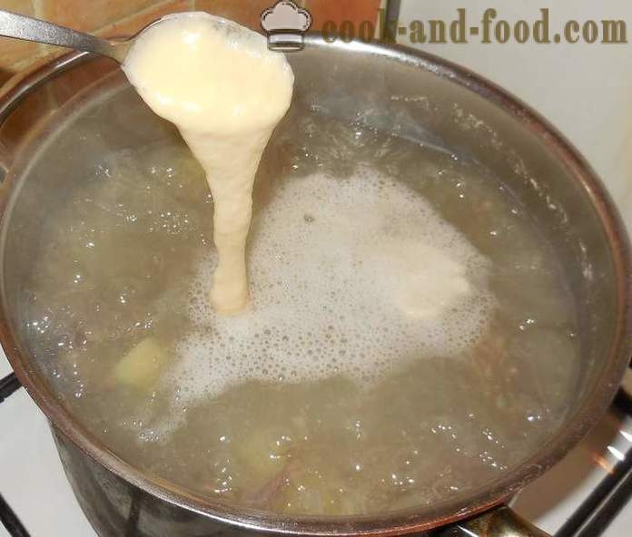 Suppe mit Knödeln in Fleischbrühe - wie Knödel Eier und Mehl machen - ein Schritt für Schritt Rezept Fotos