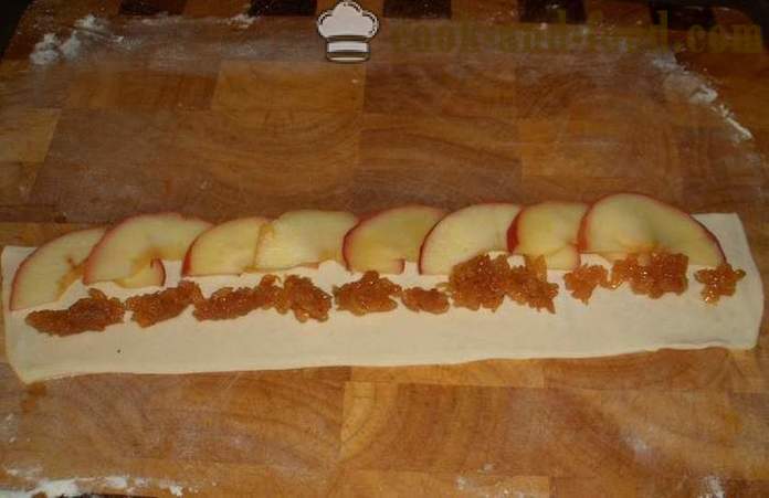 Rosenkuchen aus Blätterteig und Äpfeln unter dem Schnee Puderzucker - das Rezept in dem Ofen, mit Fotos
