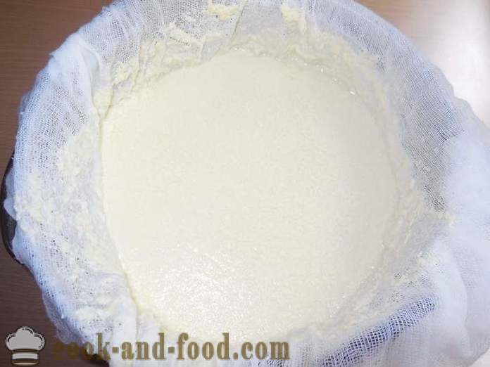 Ein einfaches Rezept und Schritt für Schritt Foto - Wie hausgemachte Hüttenkäse aus der Milch machen