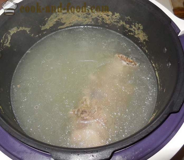 Suppe aus Sauerkraut in multivarka - wie sauren Suppe zu kochen, mit Sprache und mit Knoblauch und Speck, Schritt für Schritt Rezept mit Fotos.