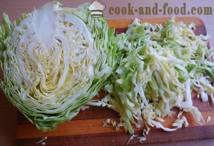 Einfach und köstlich Frühlingssalat von Kohl, Rettich und Gurken ohne Mayonnaise - wie man mit einem Schritt für Schritt Rezept Fotos einen Frühlingssalat machen