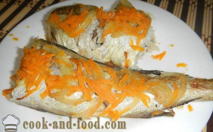 Pollack köstlich gebacken mit Zwiebeln und Karotten - wie Seelachs in dem Ofen zu kochen - Schritt für Schritt Rezept Fotos